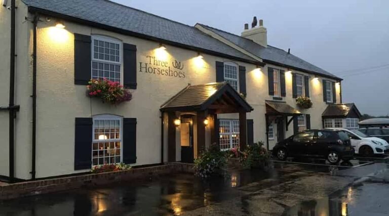 three horseshoes inn 768x427