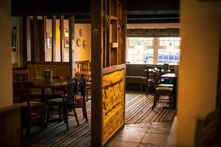 three horseshoes inn1 768x512