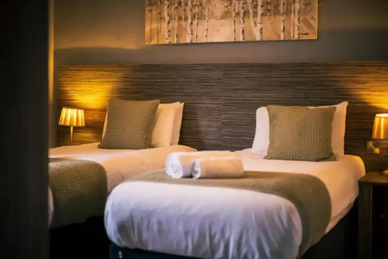 three horseshoes inn2 768x512